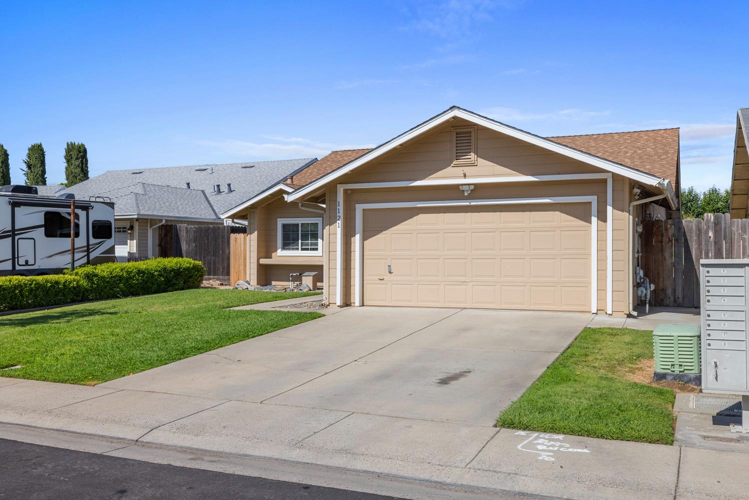 1121 Raymond Dr, Modesto, CA 95351