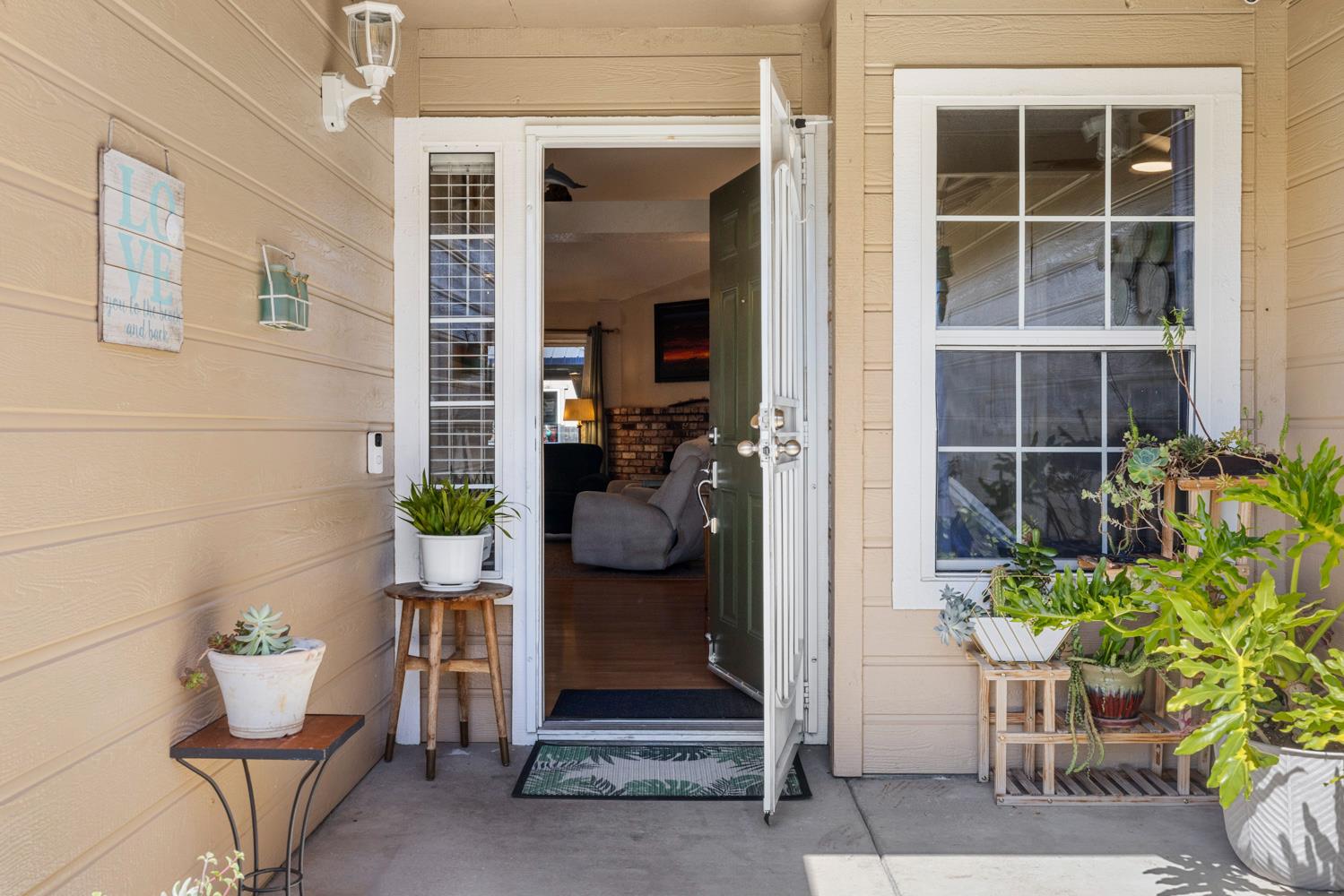 1121 Raymond Dr, Modesto, CA 95351