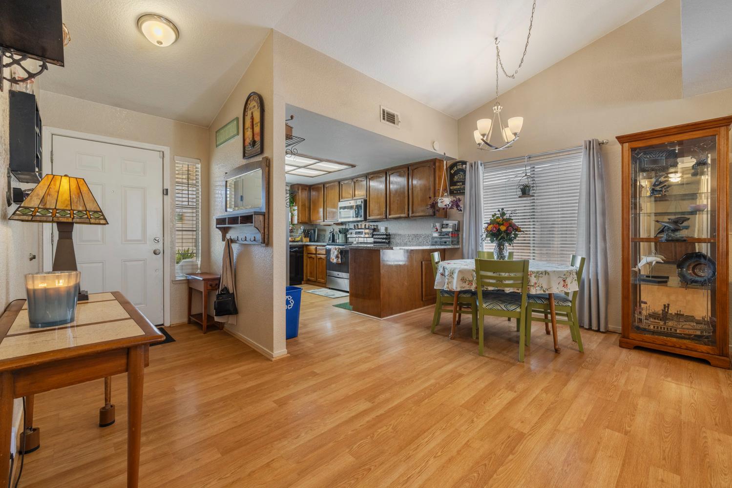 1121 Raymond Dr, Modesto, CA 95351