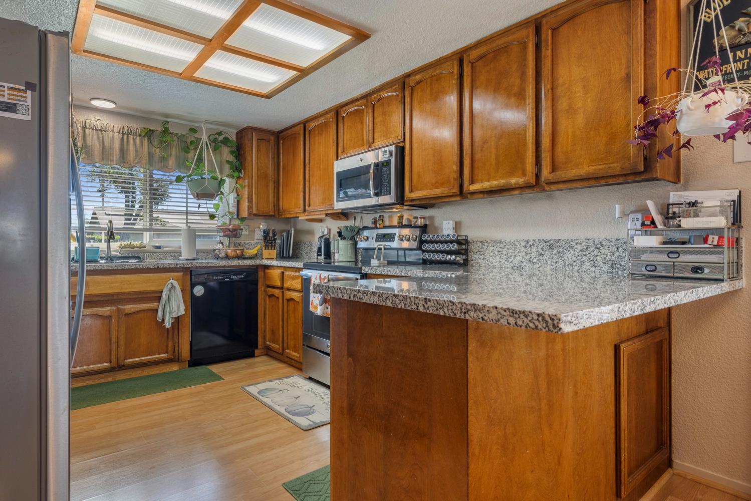 1121 Raymond Dr, Modesto, CA 95351