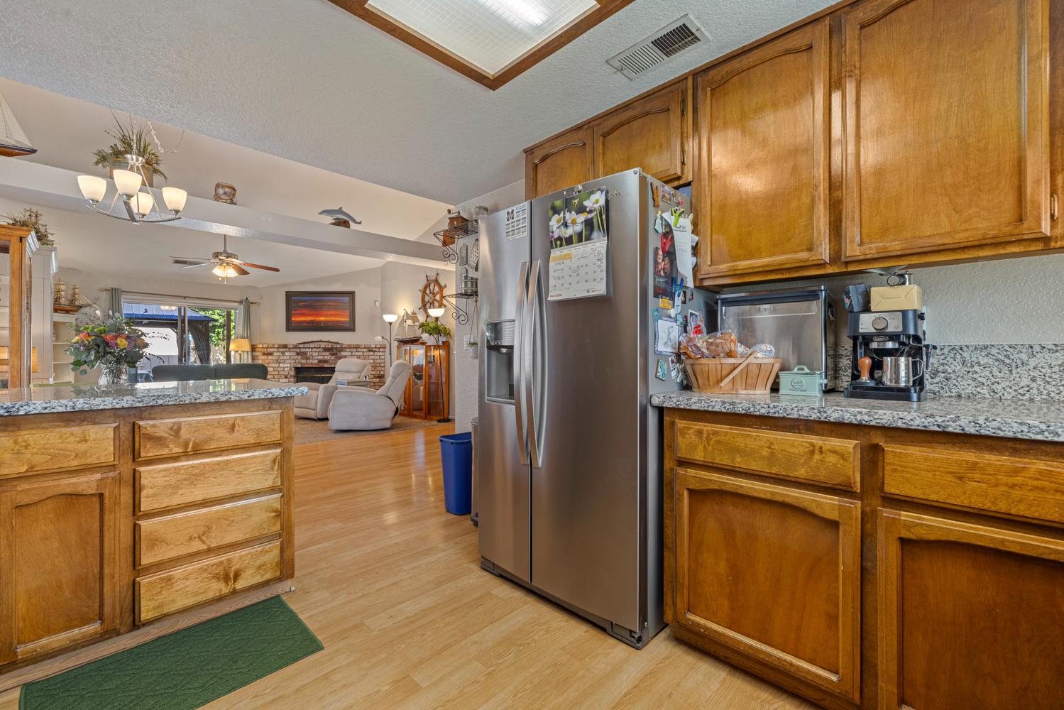 1121 Raymond Dr, Modesto, CA 95351