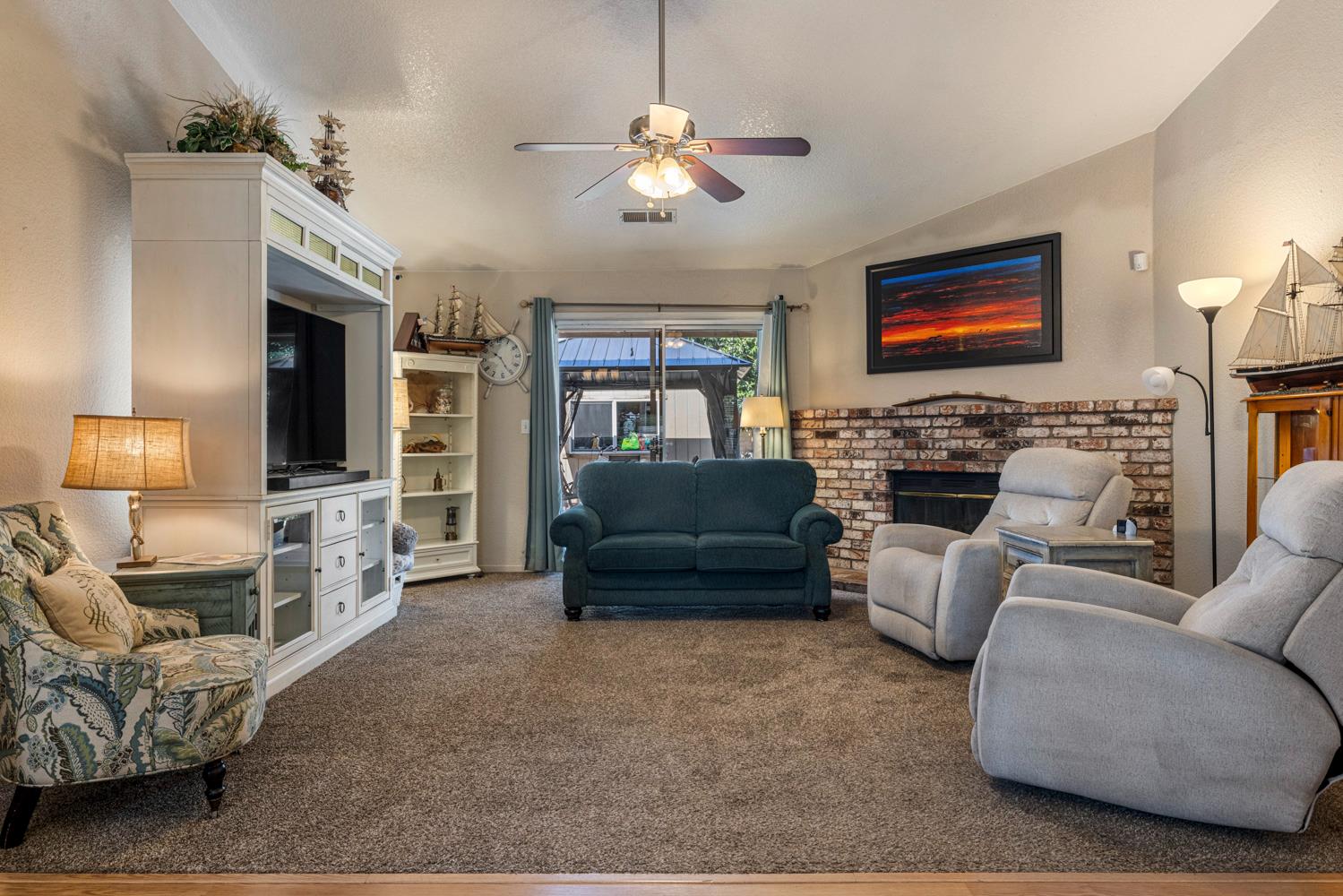 1121 Raymond Dr, Modesto, CA 95351