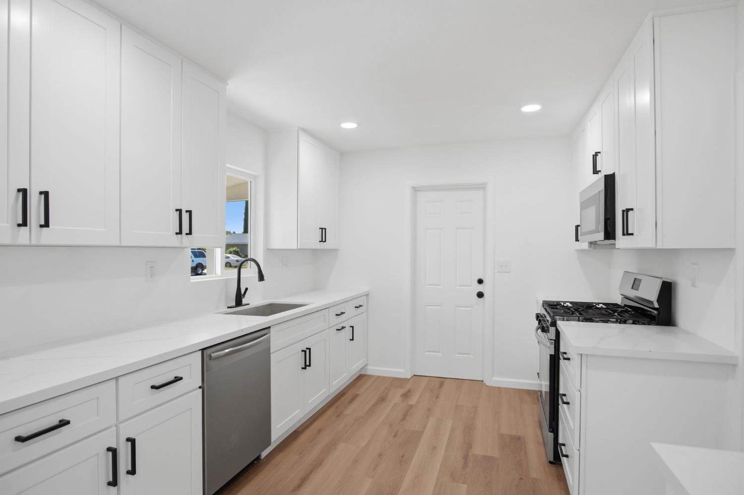 1451 Kent Way, Modesto, CA 95355