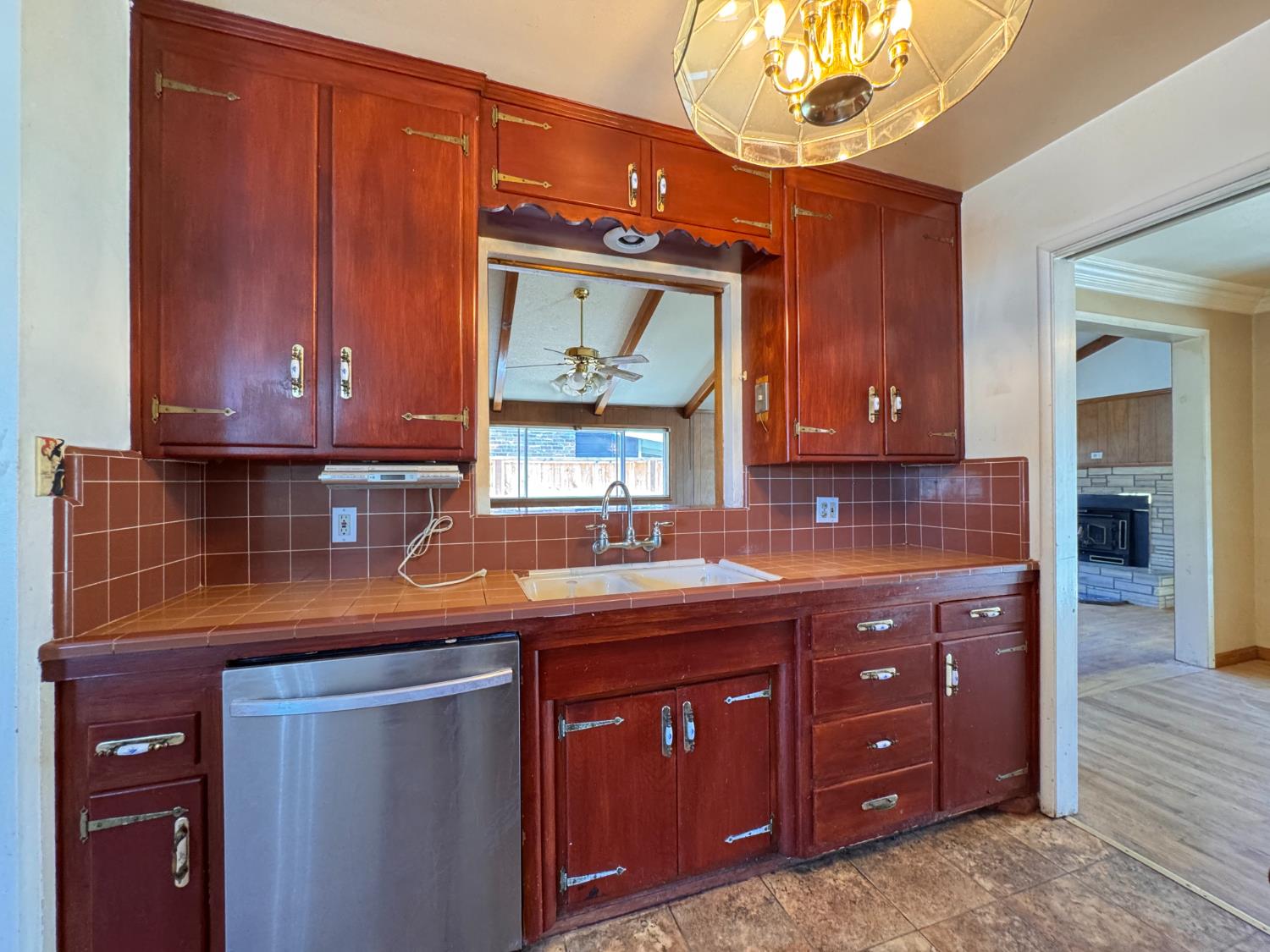 1422 Oakwood Dr, Modesto, CA 95350