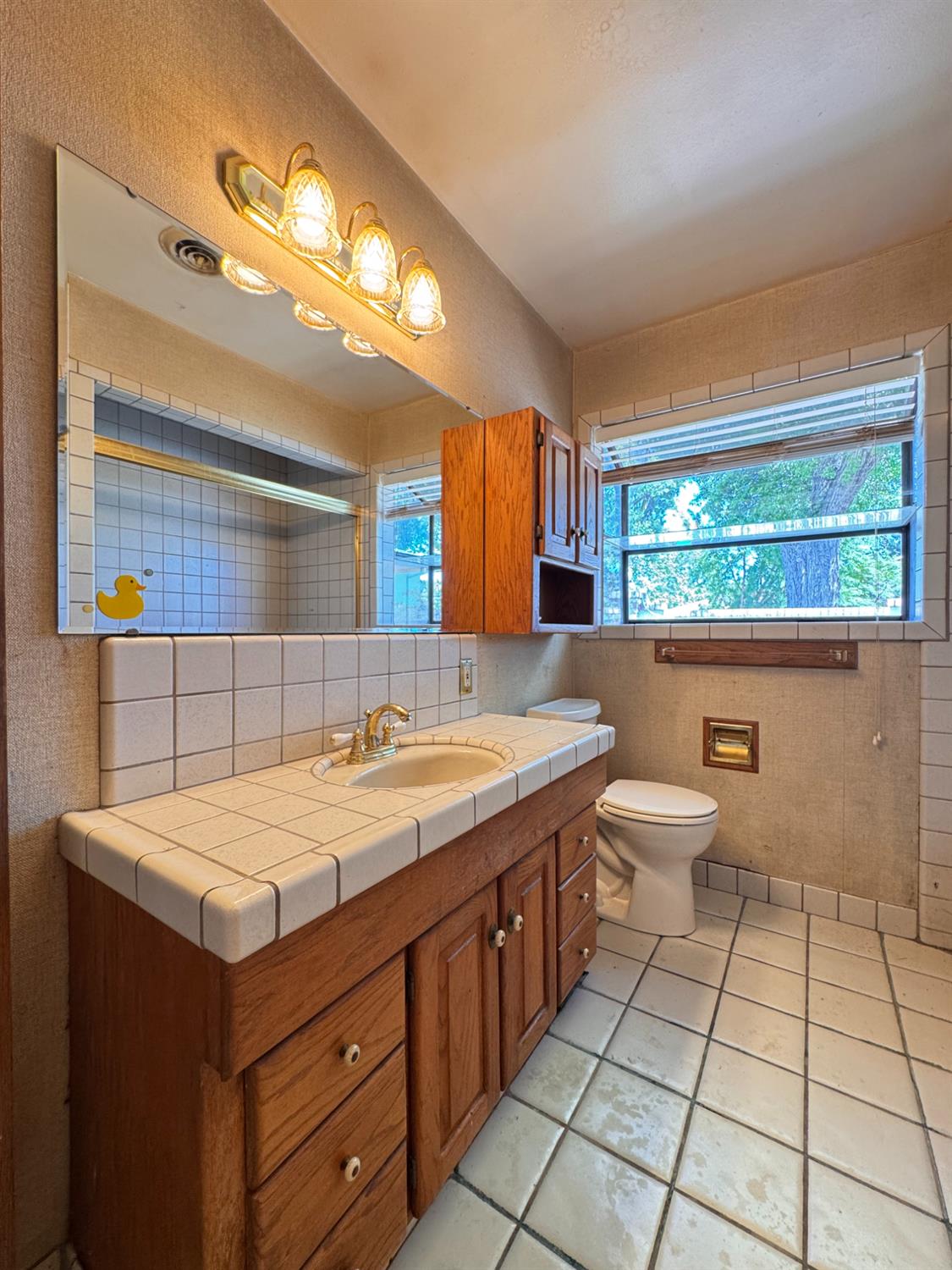 1422 Oakwood Dr, Modesto, CA 95350