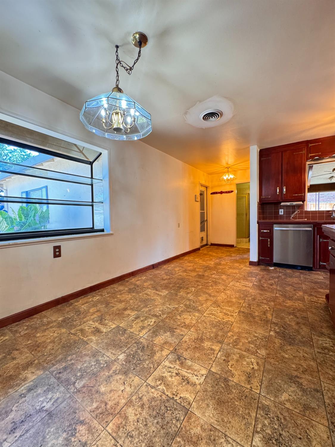 1422 Oakwood Dr, Modesto, CA 95350