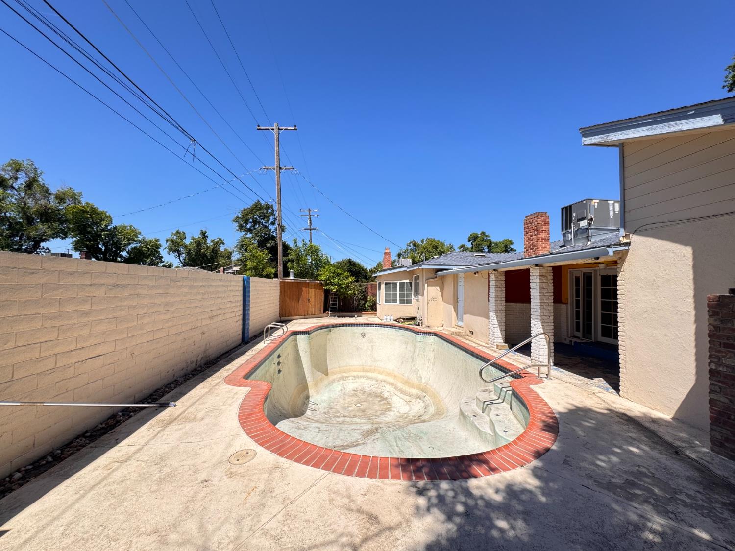 1422 Oakwood Dr, Modesto, CA 95350