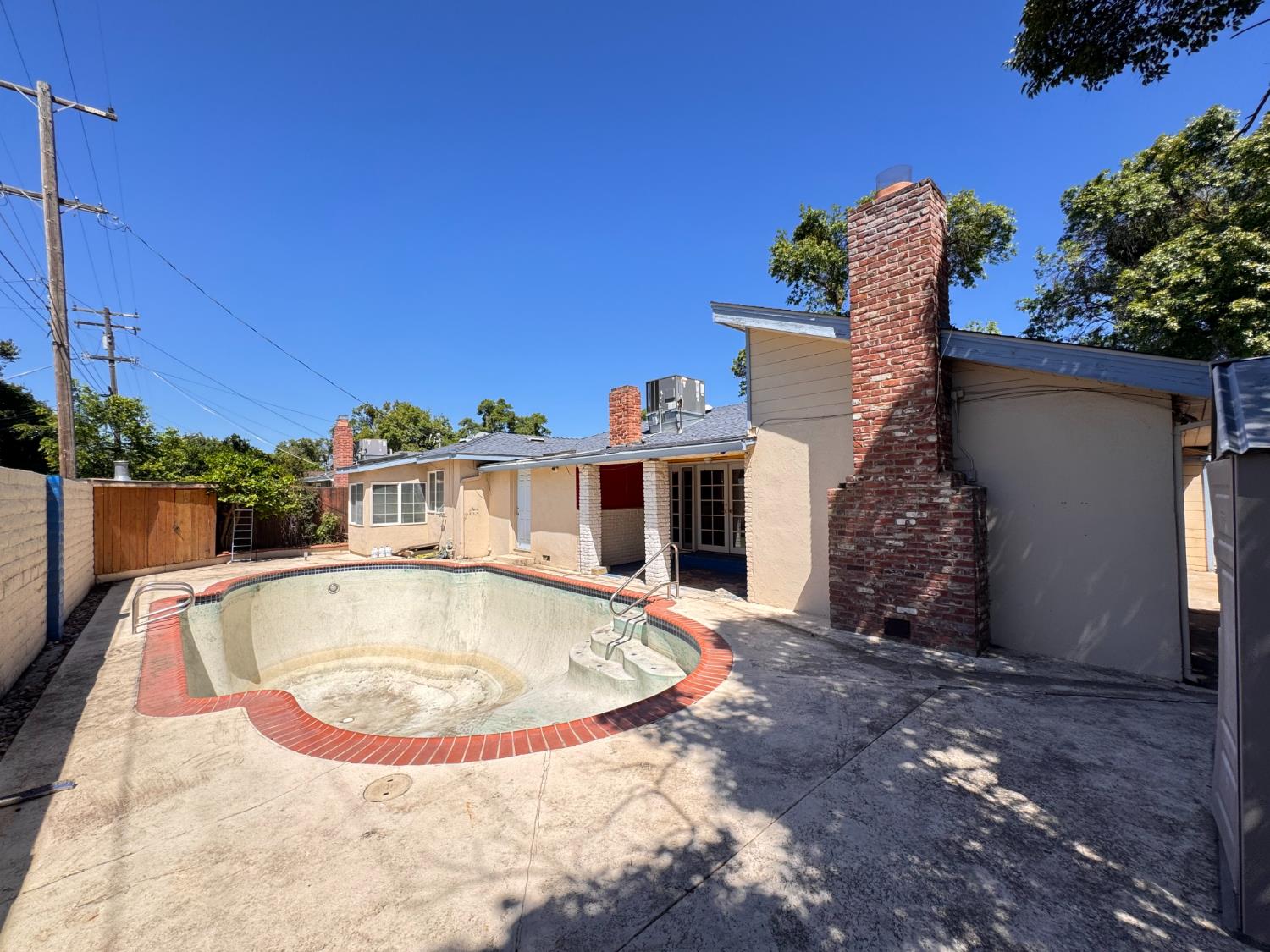 1422 Oakwood Dr, Modesto, CA 95350