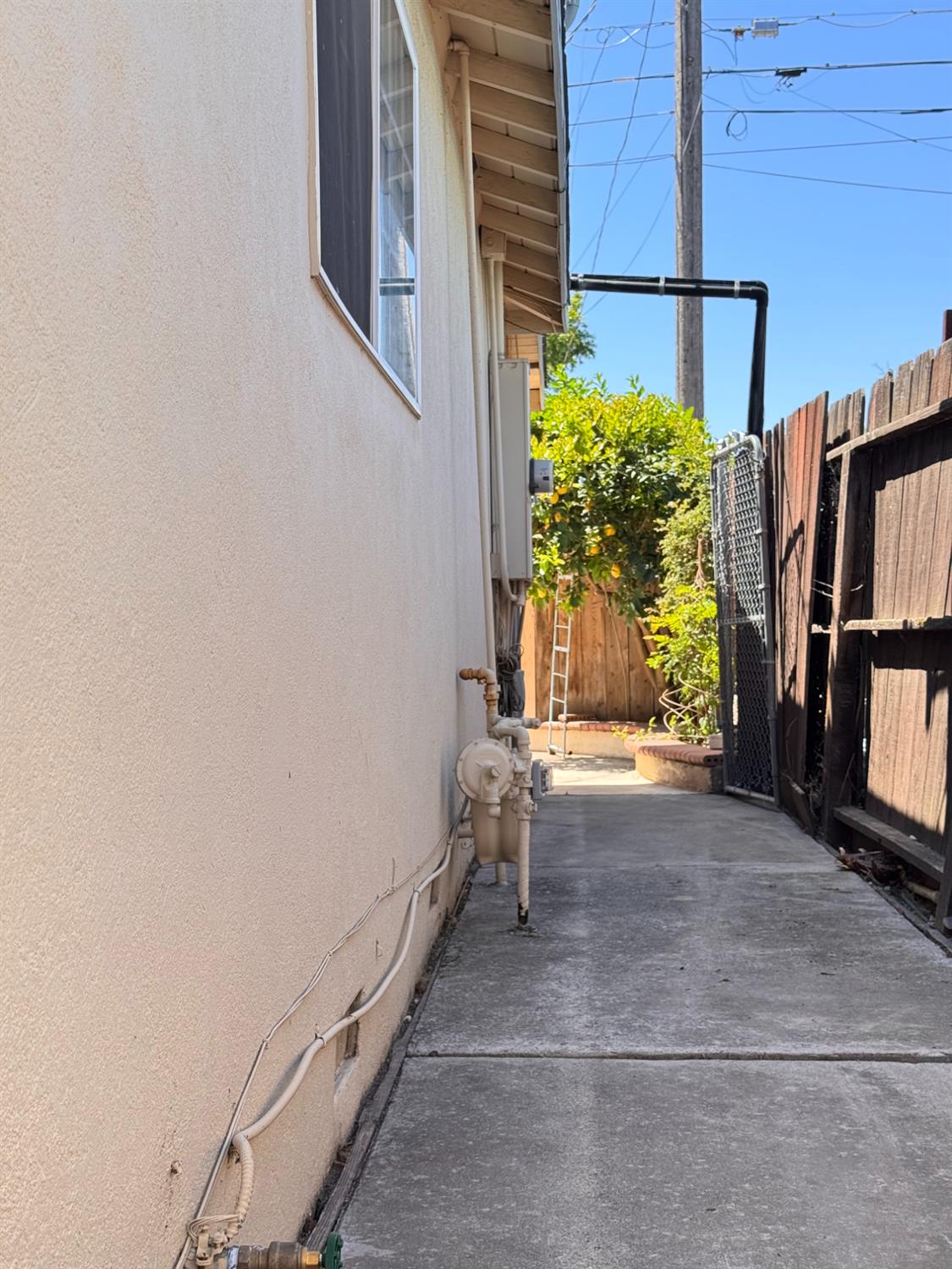 1422 Oakwood Dr, Modesto, CA 95350