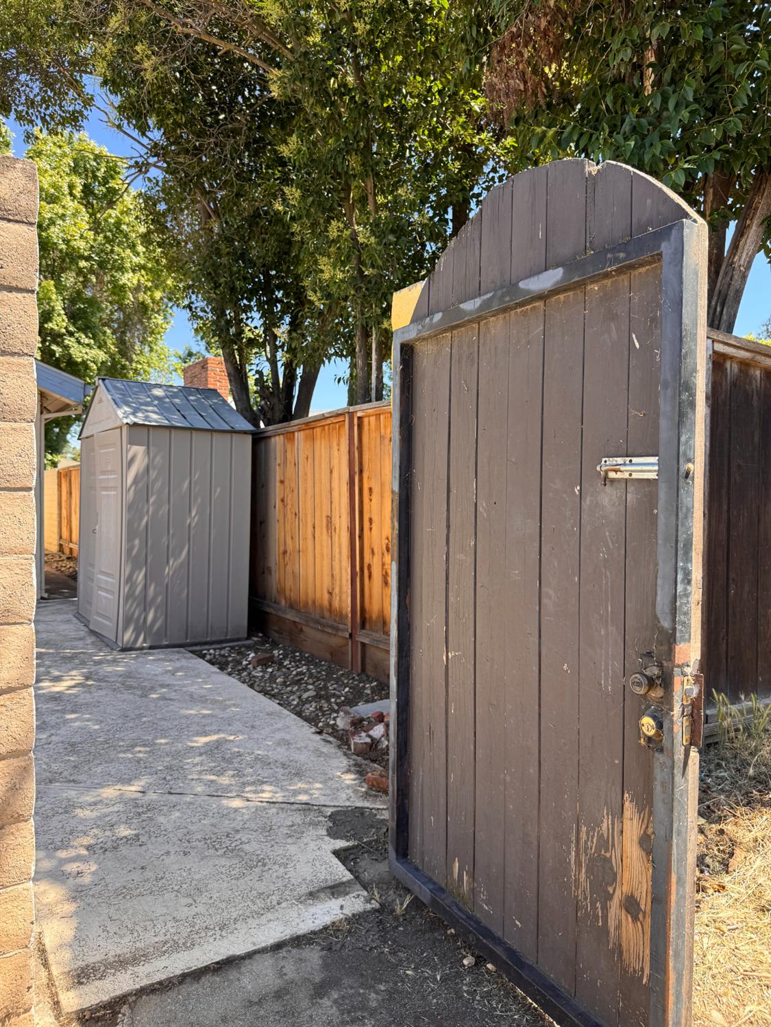 1422 Oakwood Dr, Modesto, CA 95350