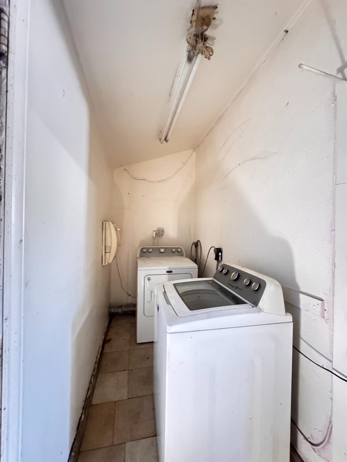 1422 Oakwood Dr, Modesto, CA 95350