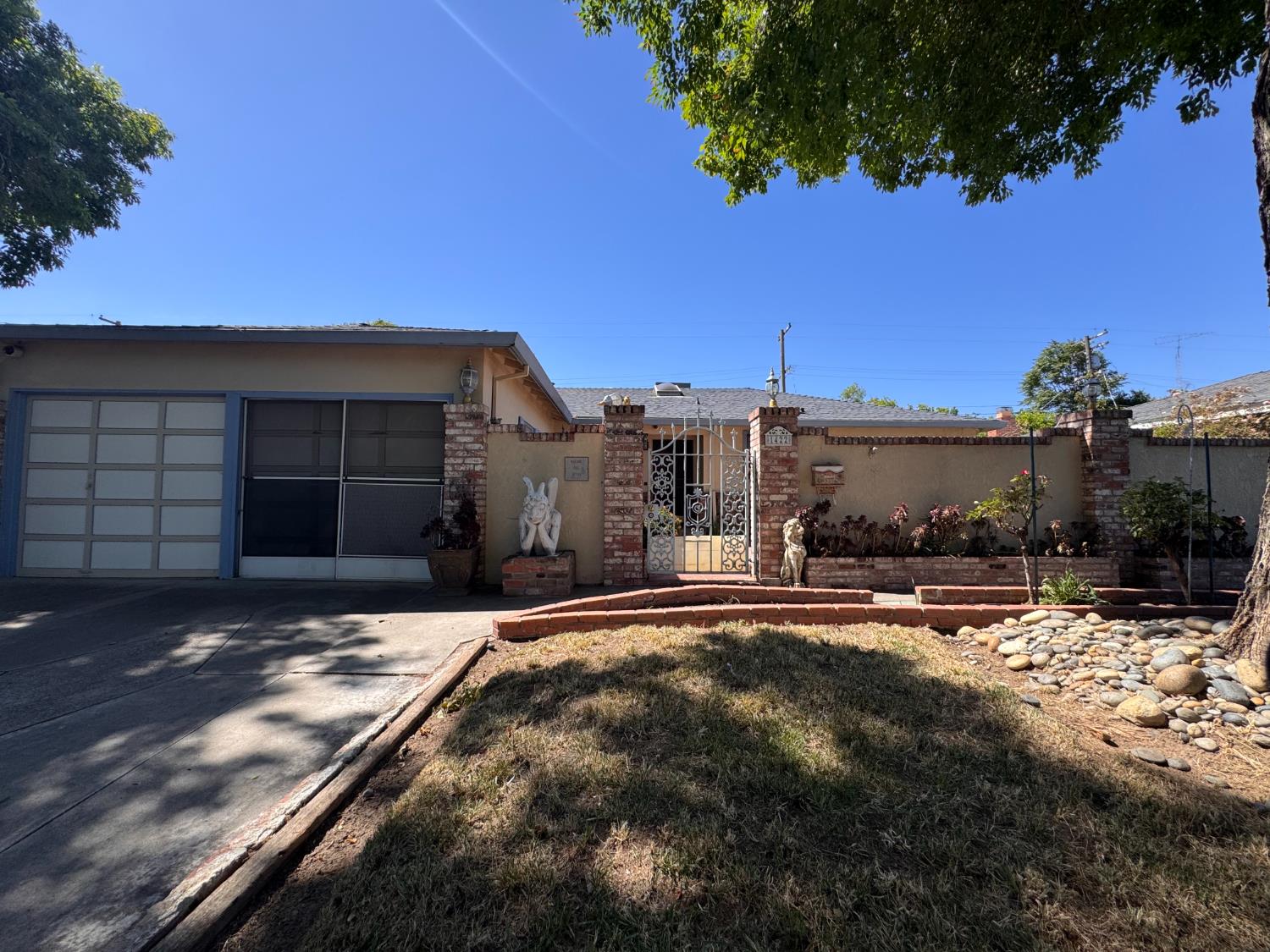 1422 Oakwood Dr, Modesto, CA 95350