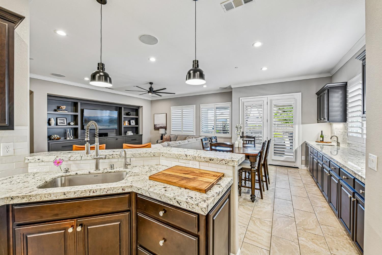 2423 Finchwood Landing Ln, Manteca, CA 95336