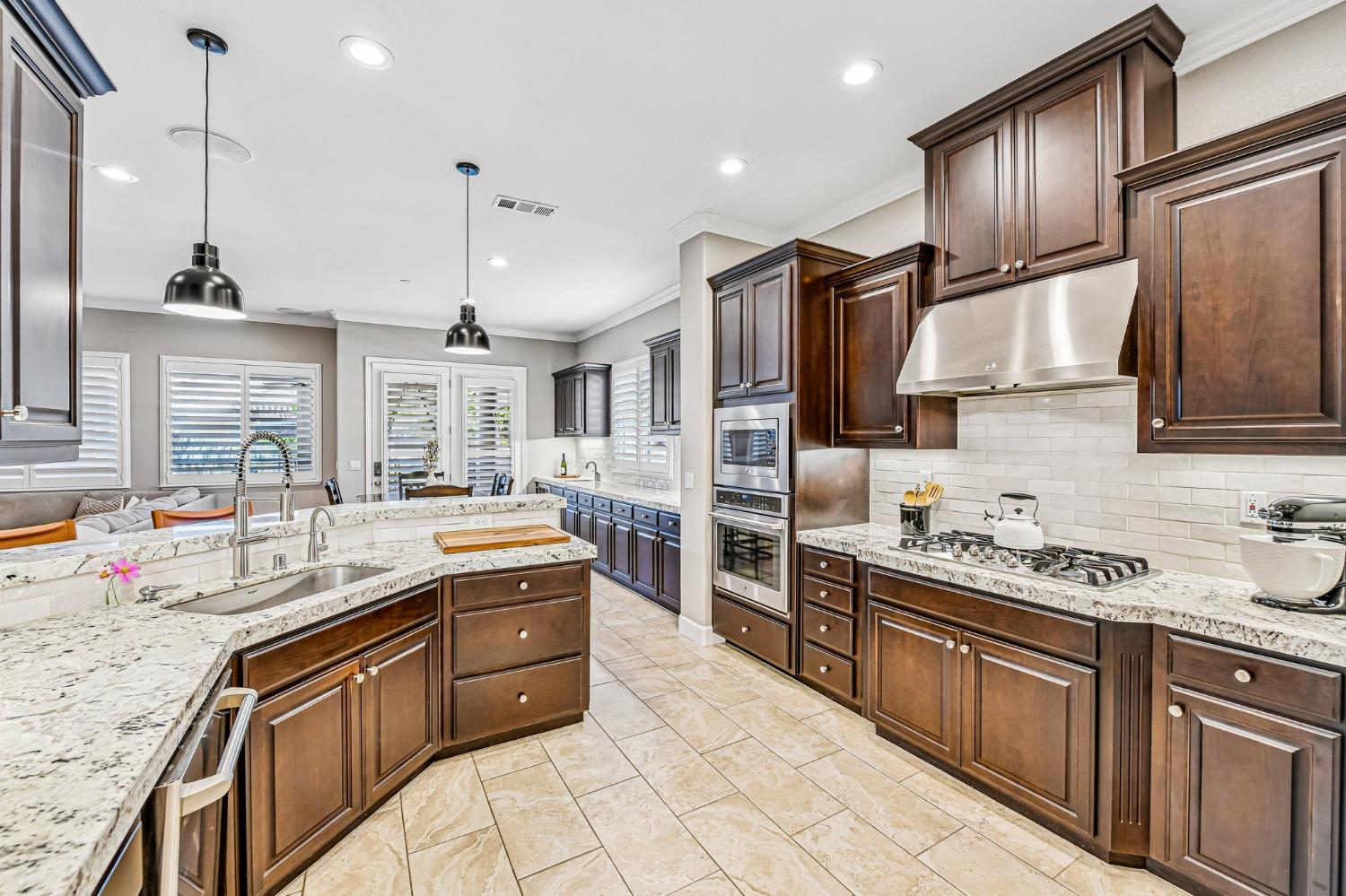 2423 Finchwood Landing Ln, Manteca, CA 95336