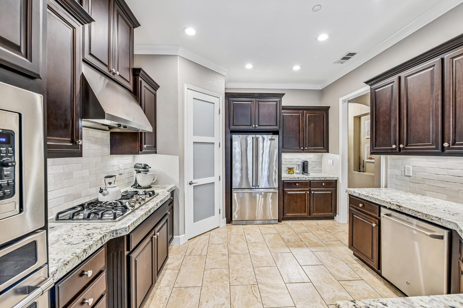 2423 Finchwood Landing Ln, Manteca, CA 95336