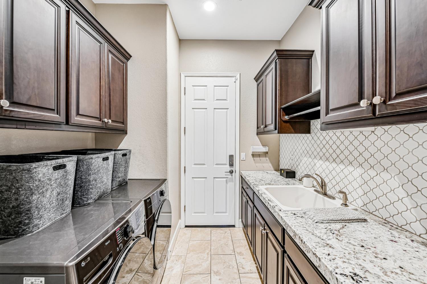 2423 Finchwood Landing Ln, Manteca, CA 95336