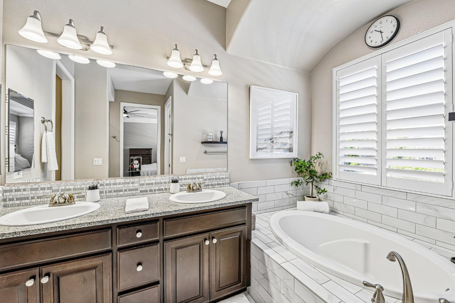 2423 Finchwood Landing Ln, Manteca, CA 95336