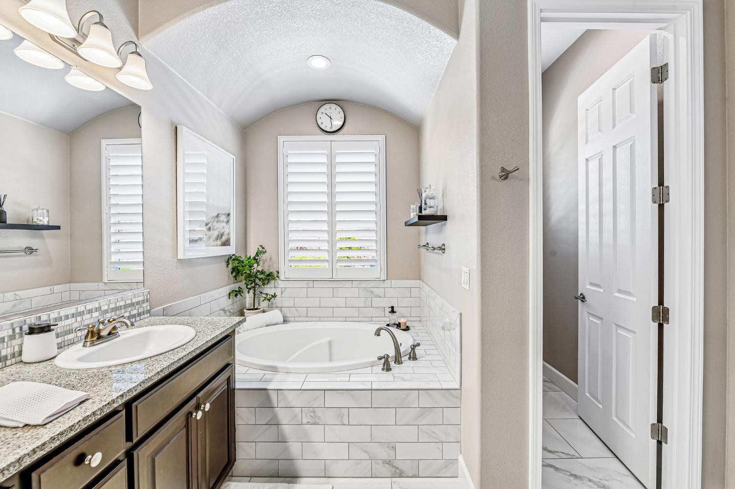 2423 Finchwood Landing Ln, Manteca, CA 95336