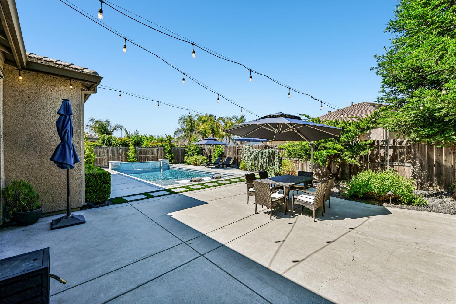 2423 Finchwood Landing Ln, Manteca, CA 95336