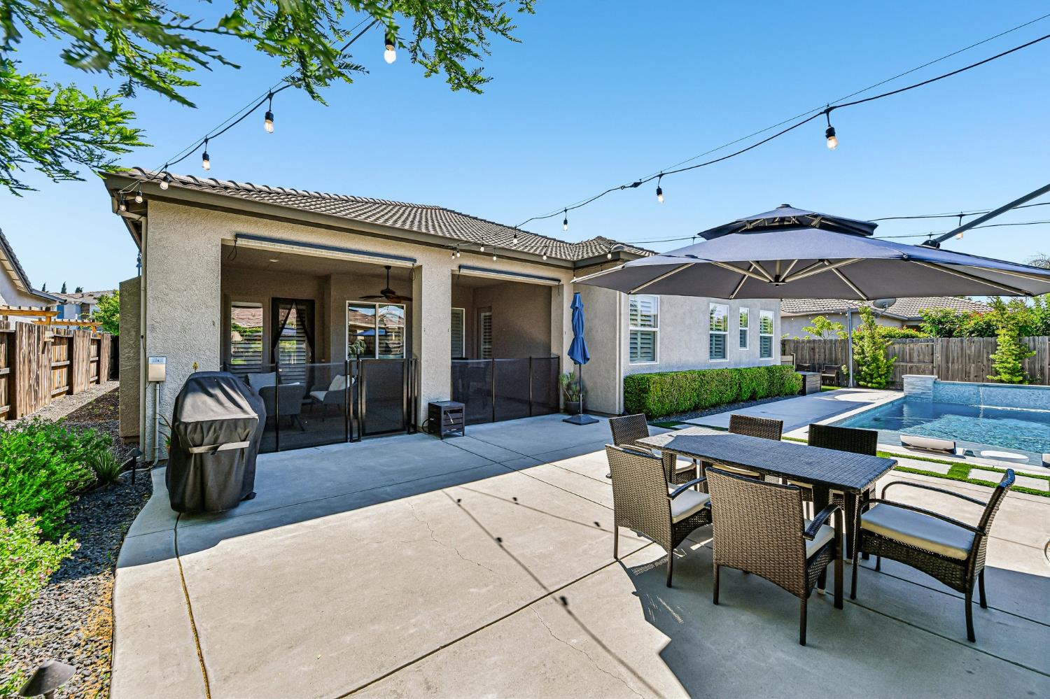 2423 Finchwood Landing Ln, Manteca, CA 95336