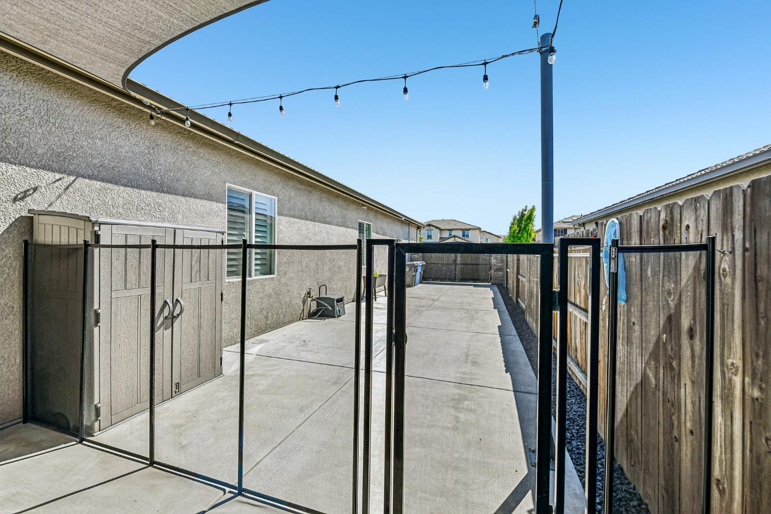 2423 Finchwood Landing Ln, Manteca, CA 95336