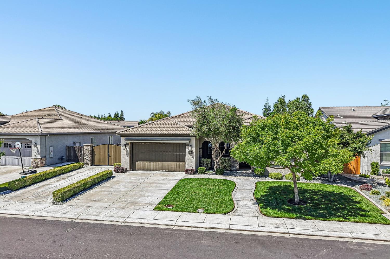 2423 Finchwood Landing Ln, Manteca, CA 95336