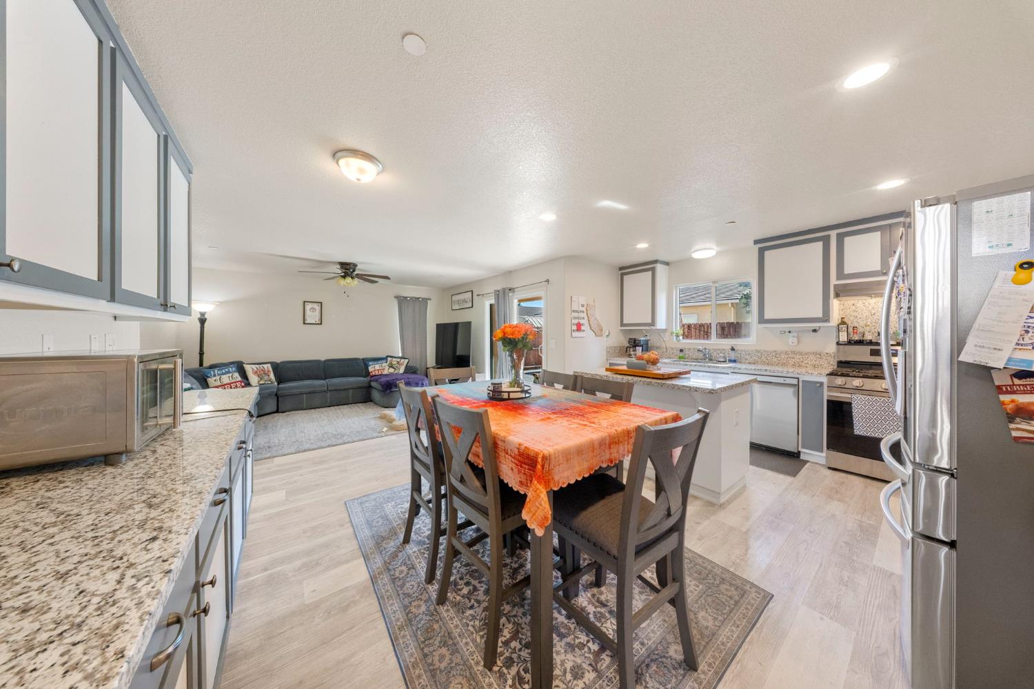 5560 Landon Ln, Riverbank, CA 95367