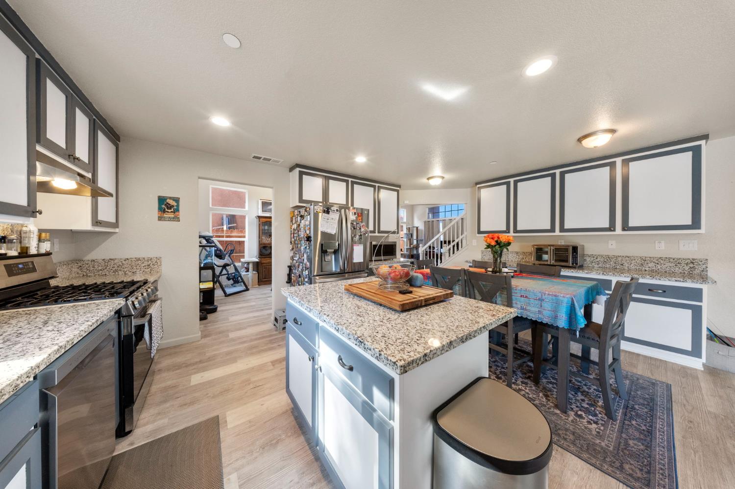 5560 Landon Ln, Riverbank, CA 95367