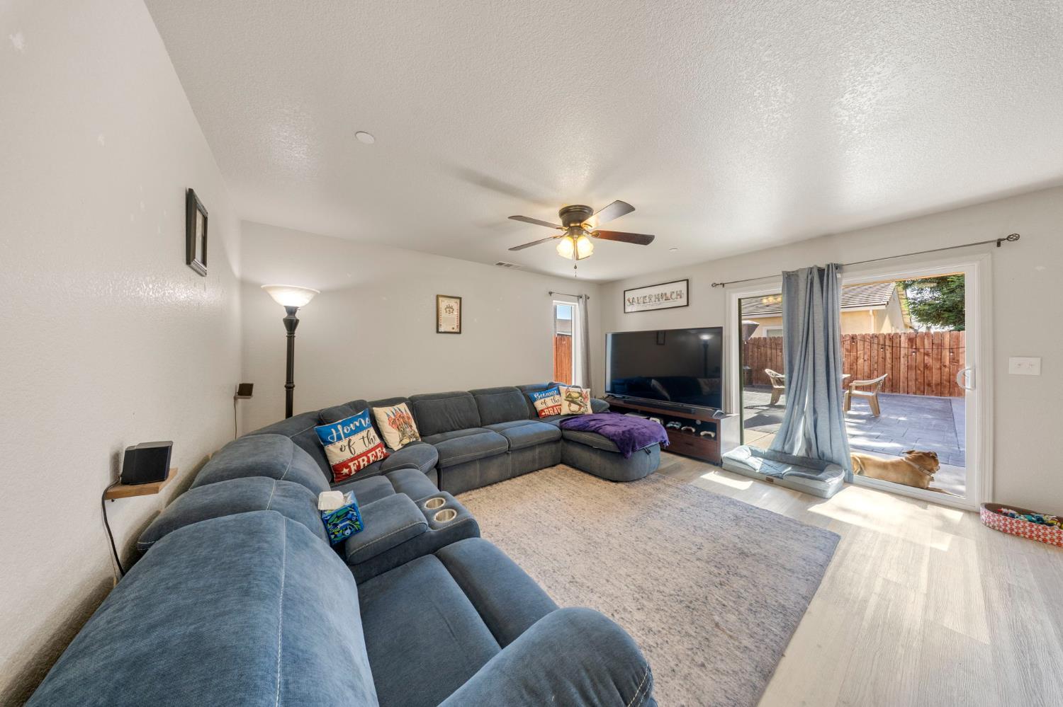 5560 Landon Ln, Riverbank, CA 95367