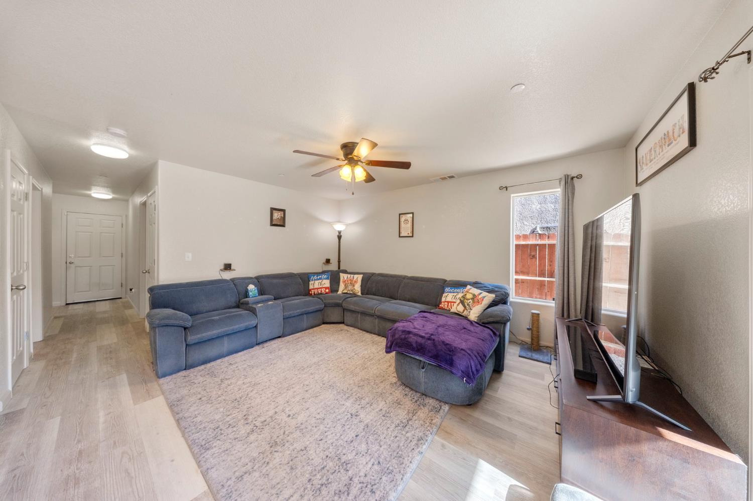 5560 Landon Ln, Riverbank, CA 95367