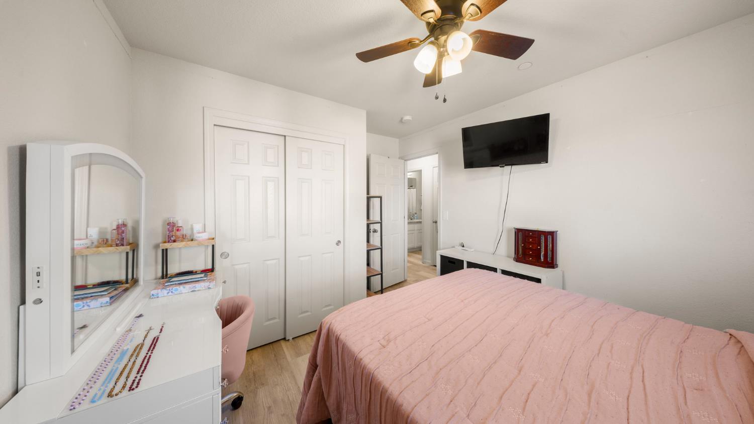 5560 Landon Ln, Riverbank, CA 95367