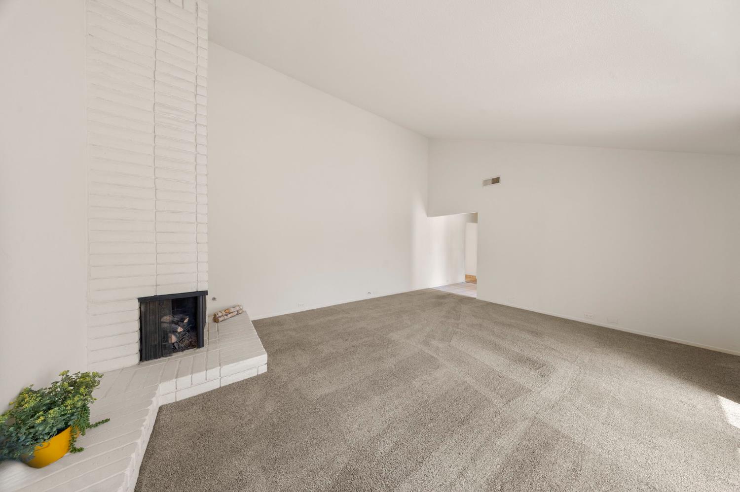 1941 Yellow Oak Dr, Modesto, CA 95354