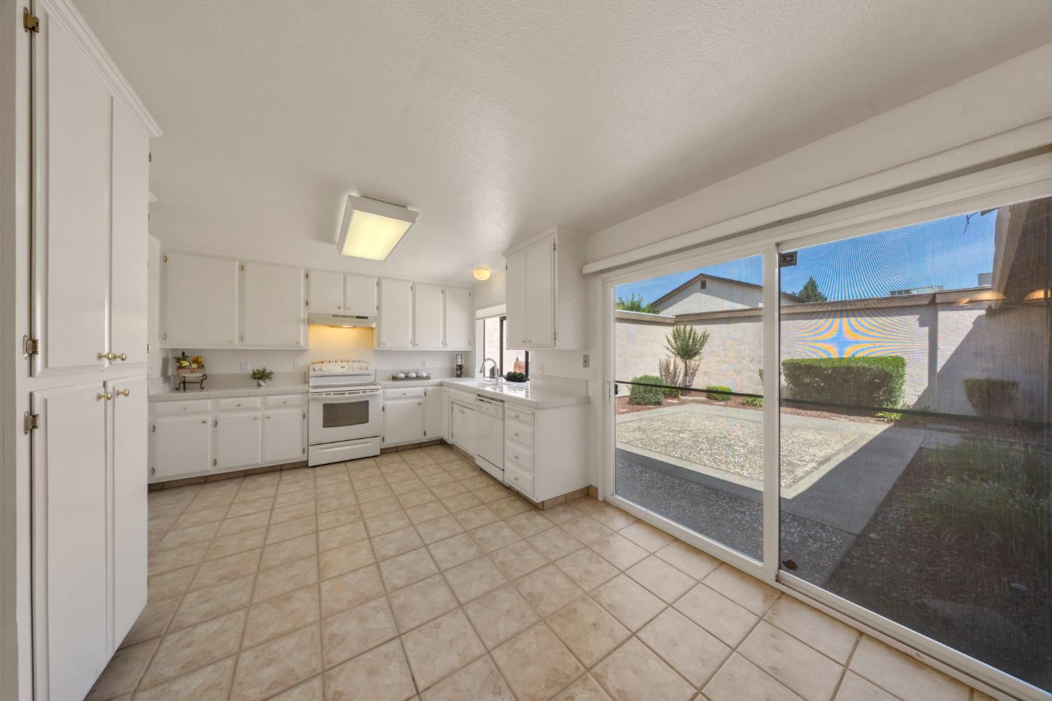 1941 Yellow Oak Dr, Modesto, CA 95354