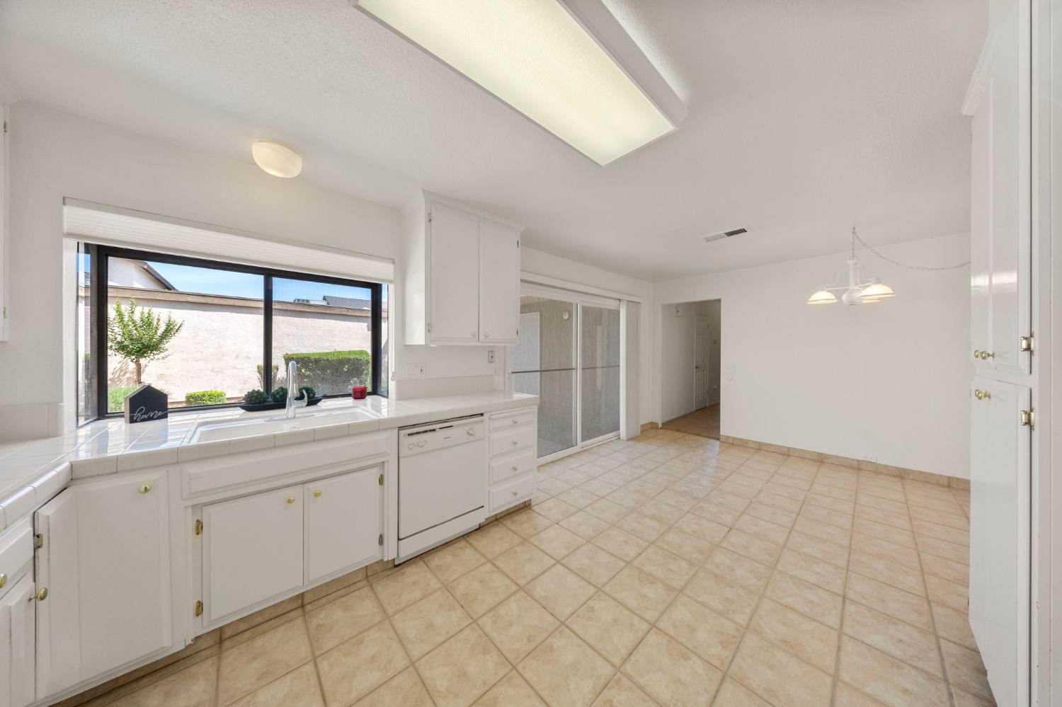 1941 Yellow Oak Dr, Modesto, CA 95354