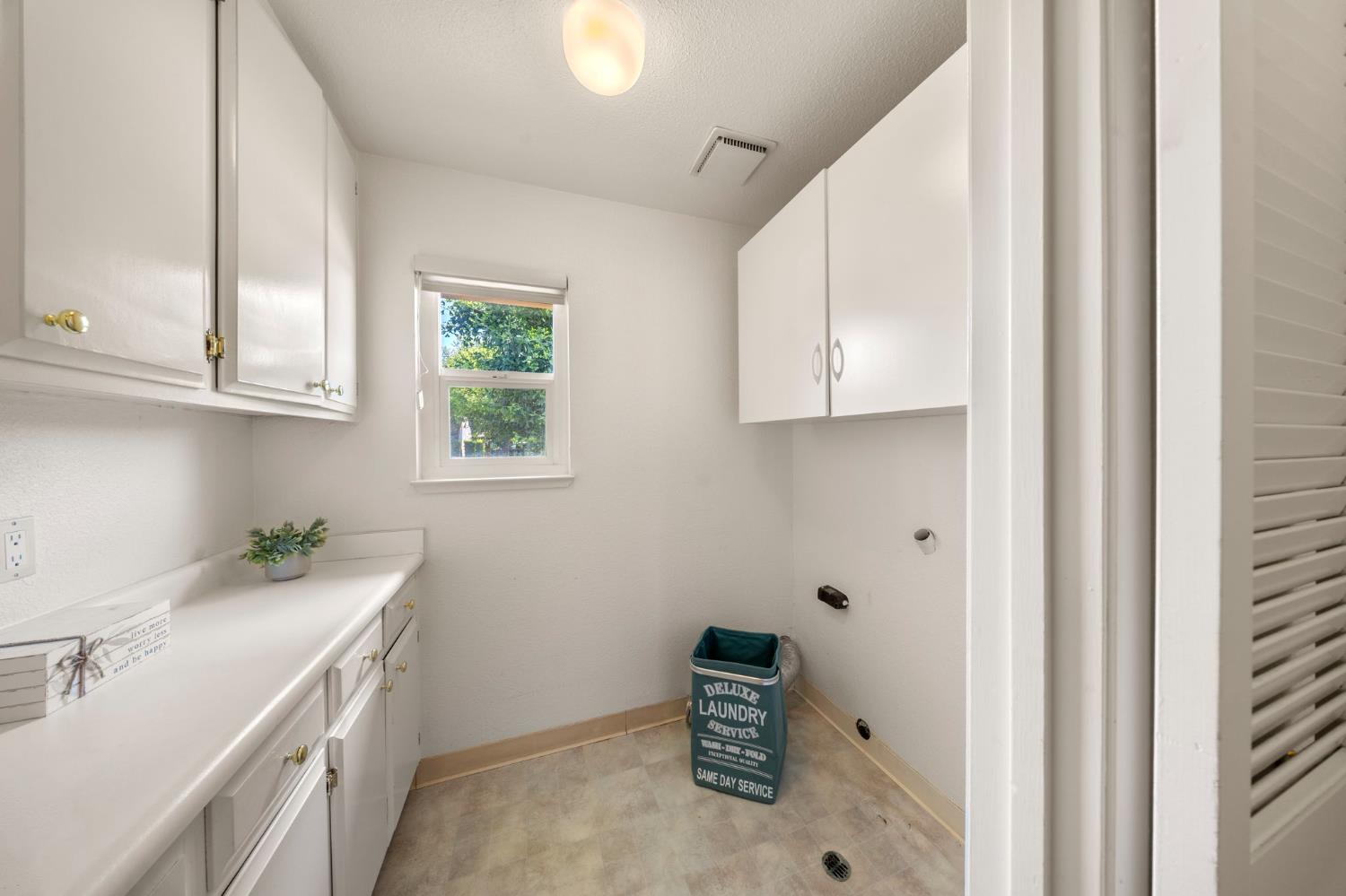 1941 Yellow Oak Dr, Modesto, CA 95354
