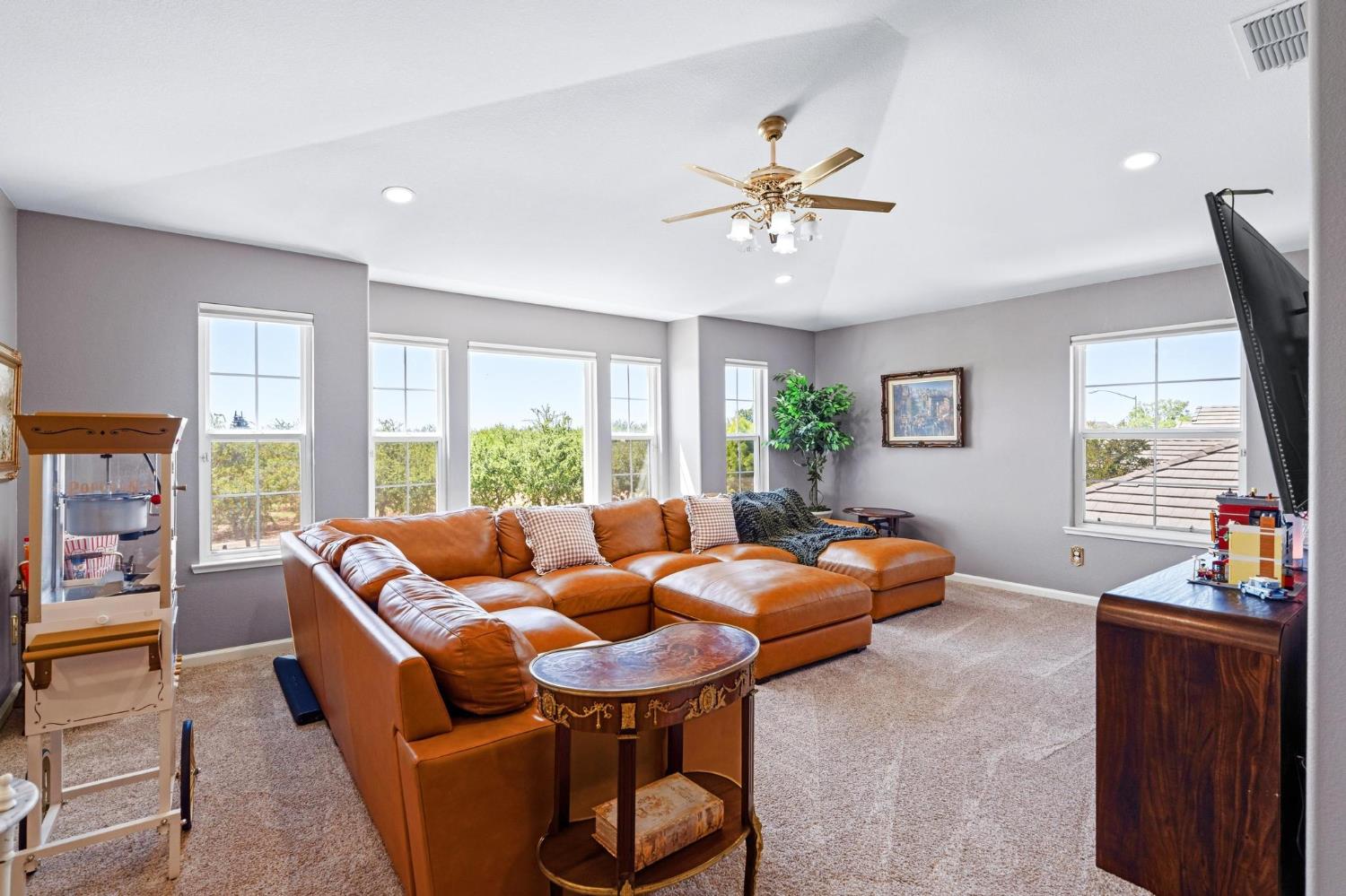 426 S Highland Ave, Ripon, CA 95366