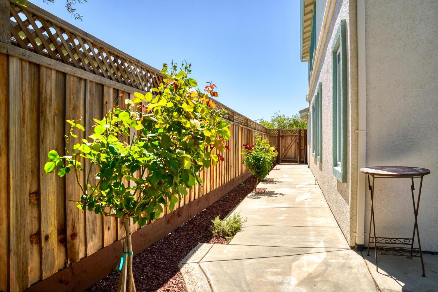 426 S Highland Ave, Ripon, CA 95366
