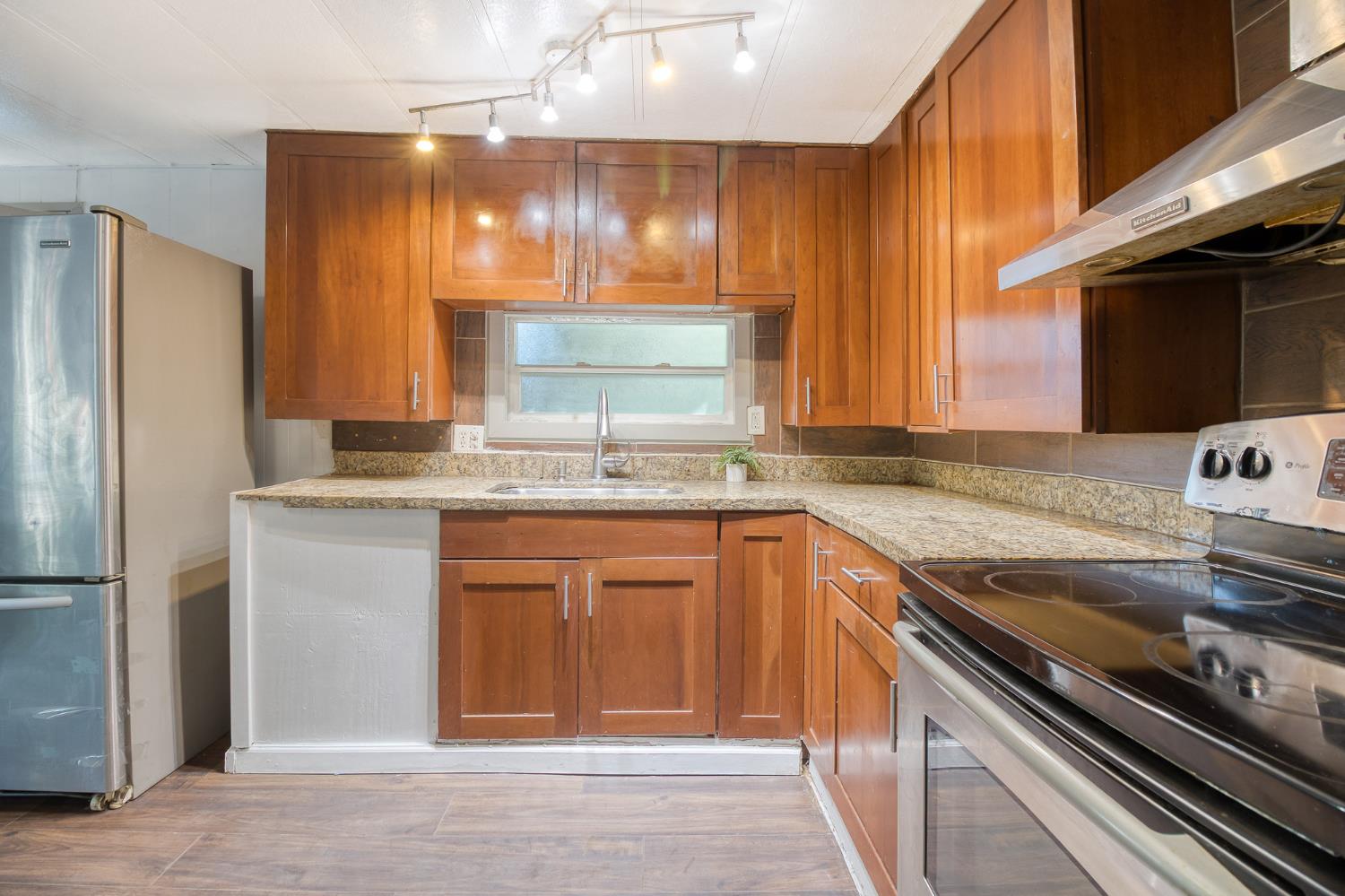 433 S 7th St #99, Modesto, CA 95351