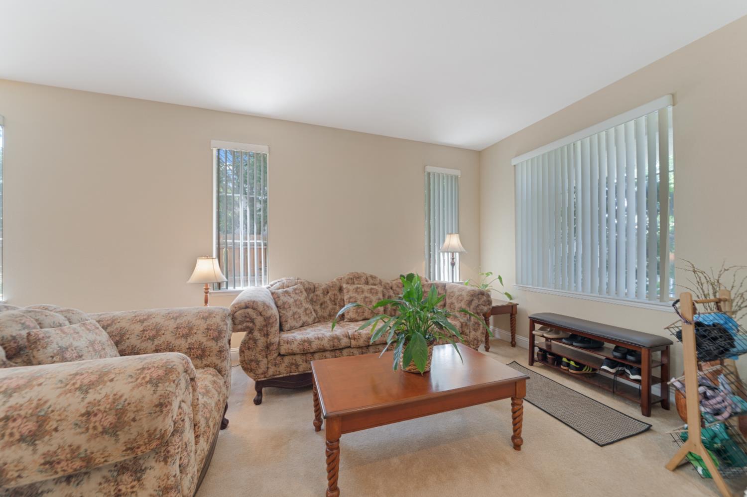 3120 Queens Gate Ln, Modesto, CA 95355