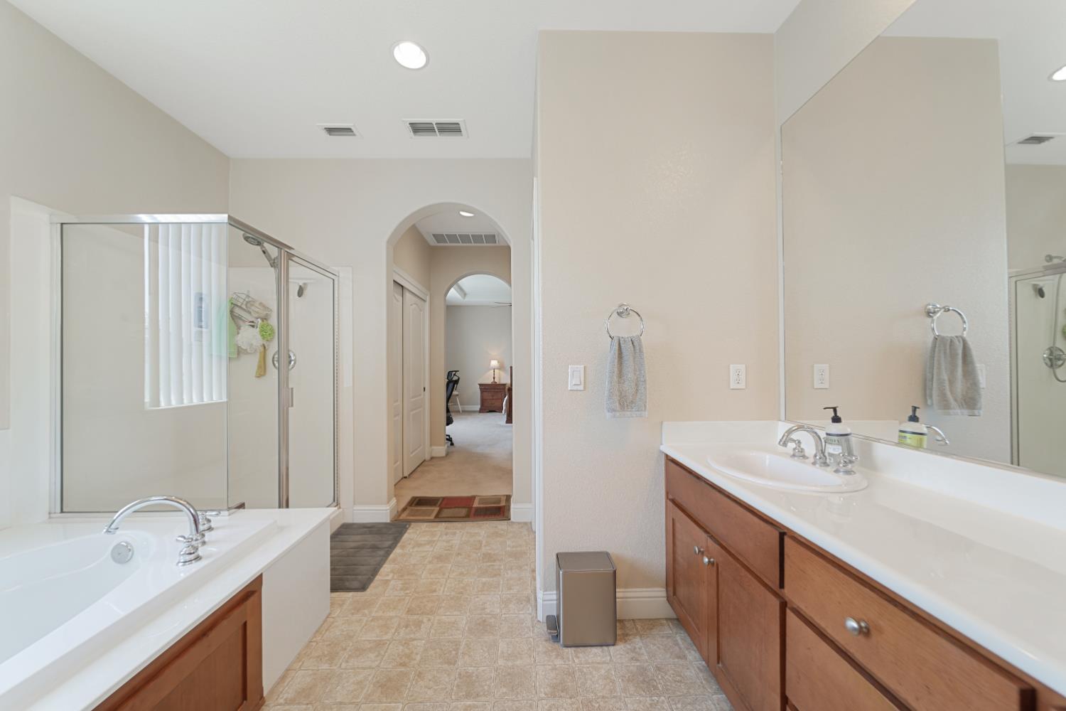 3120 Queens Gate Ln, Modesto, CA 95355