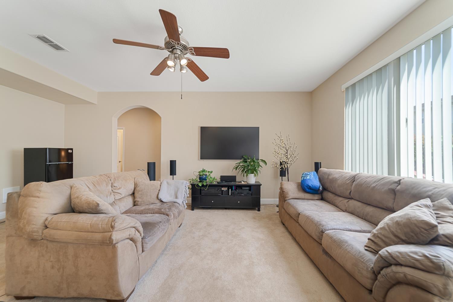 3120 Queens Gate Ln, Modesto, CA 95355