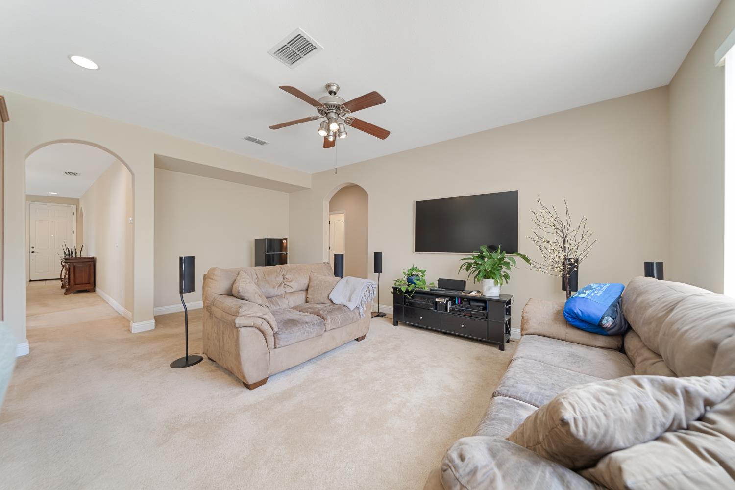 3120 Queens Gate Ln, Modesto, CA 95355