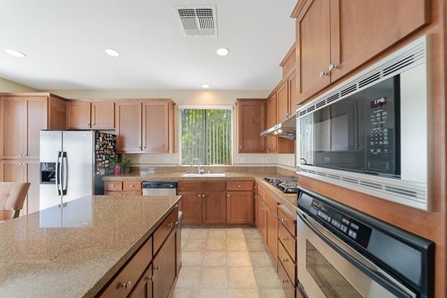 3120 Queens Gate Ln, Modesto, CA 95355