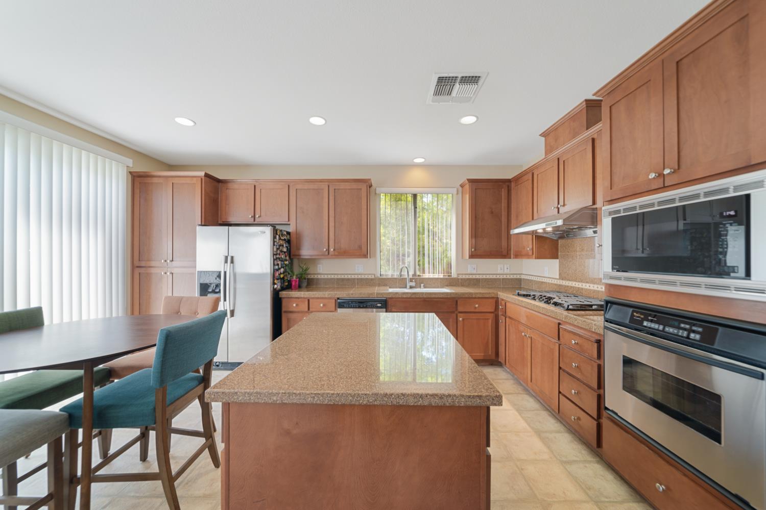 3120 Queens Gate Ln, Modesto, CA 95355