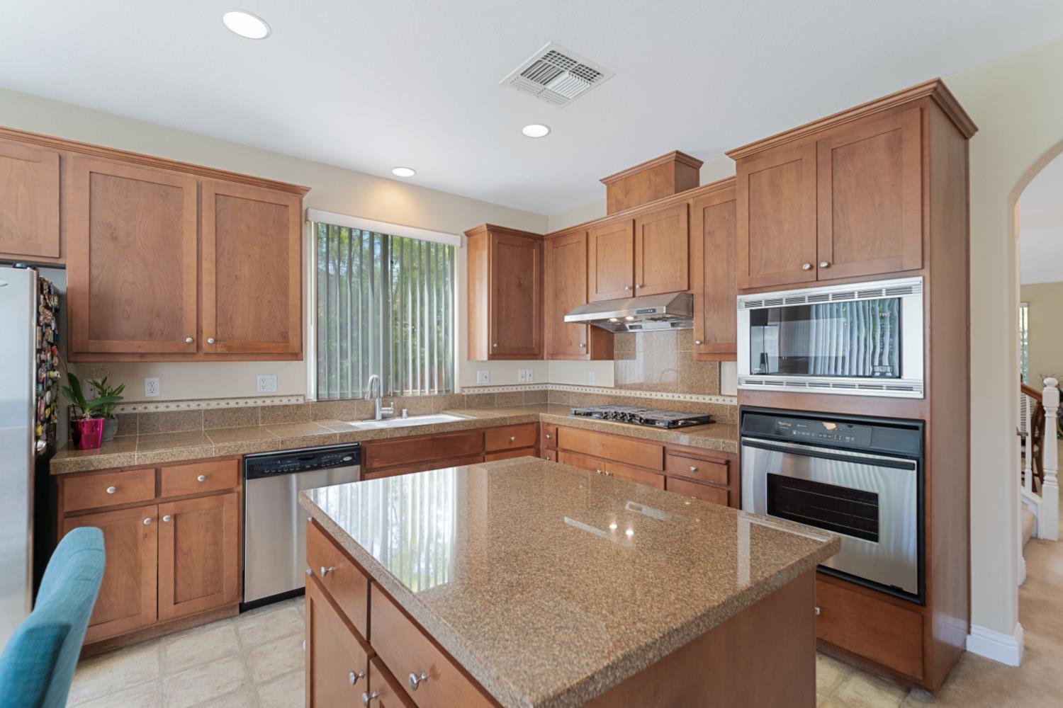 3120 Queens Gate Ln, Modesto, CA 95355