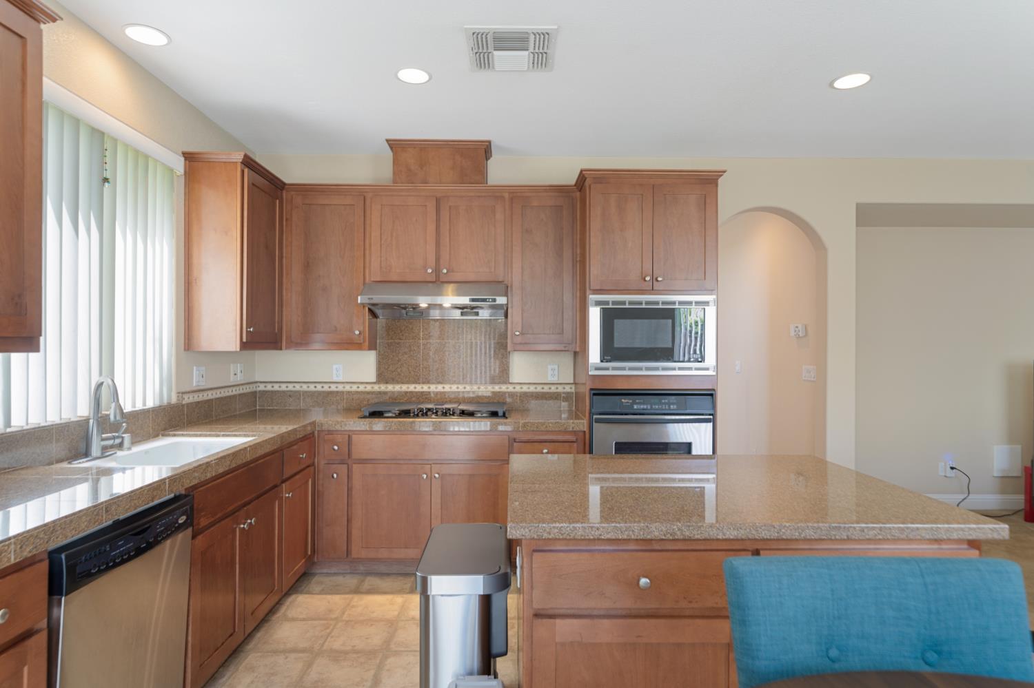 3120 Queens Gate Ln, Modesto, CA 95355