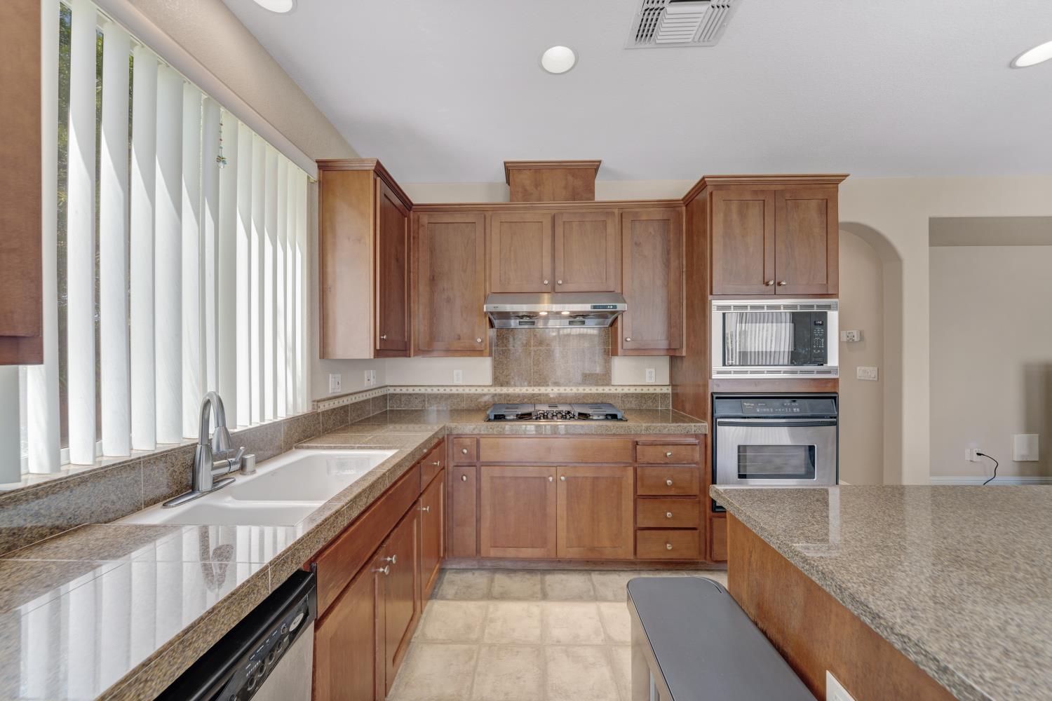 3120 Queens Gate Ln, Modesto, CA 95355