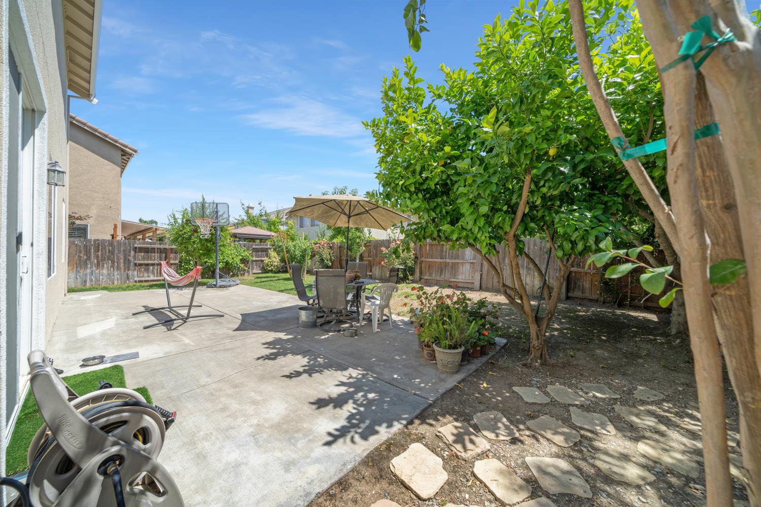 3120 Queens Gate Ln, Modesto, CA 95355