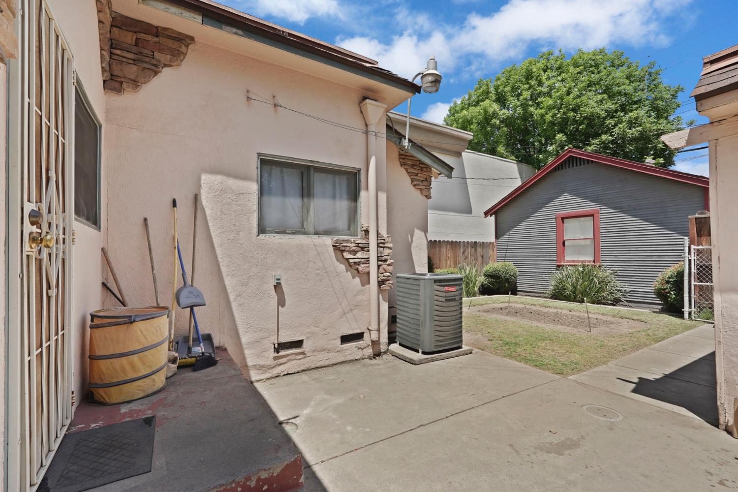 1006 6th St, Modesto, CA 95354