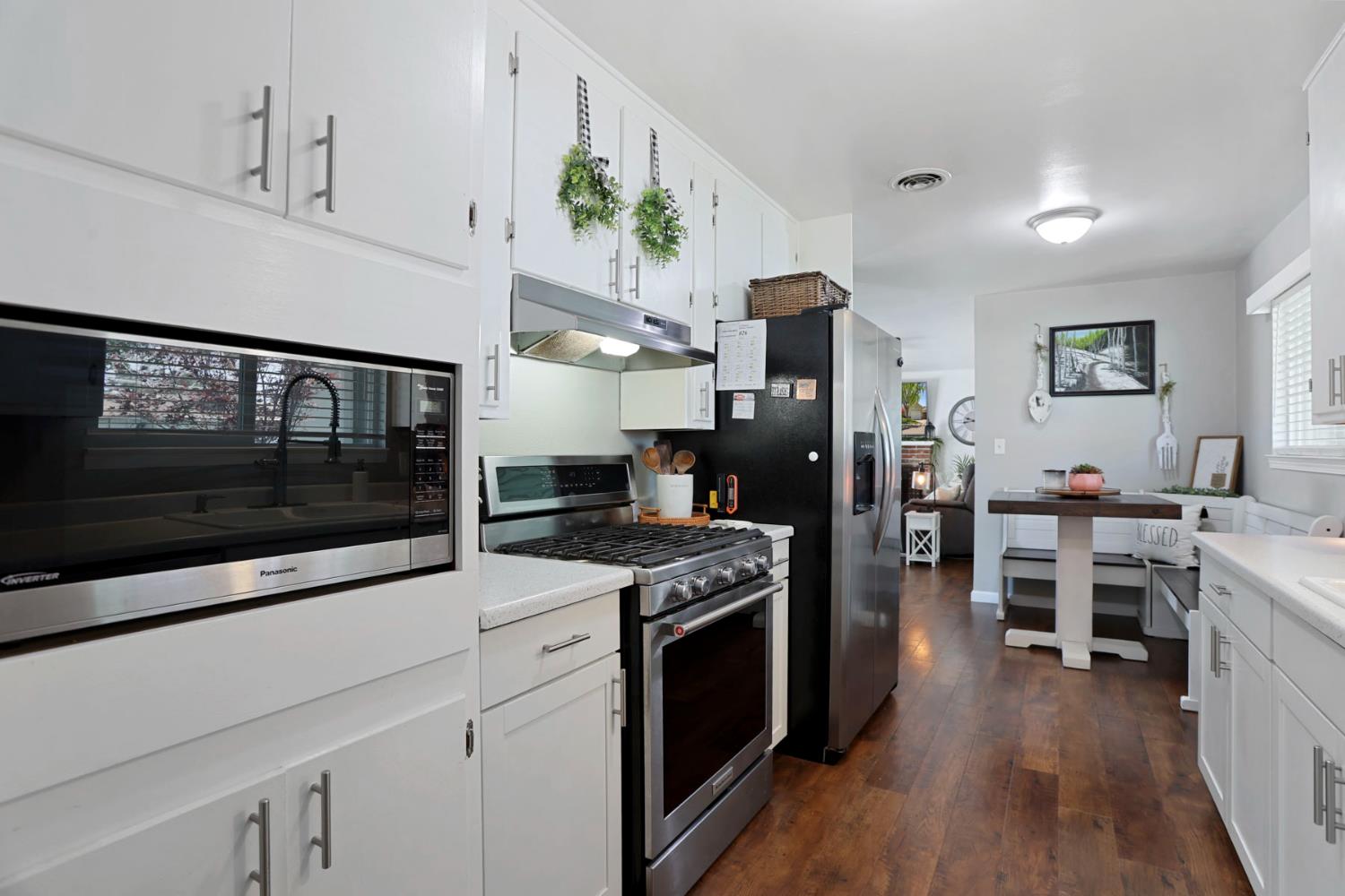 1518 Carverwood Dr, Modesto, CA 95350